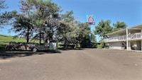 Motel 6 Bismarck, ND