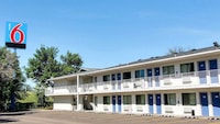 Motel 6 Bismarck, ND