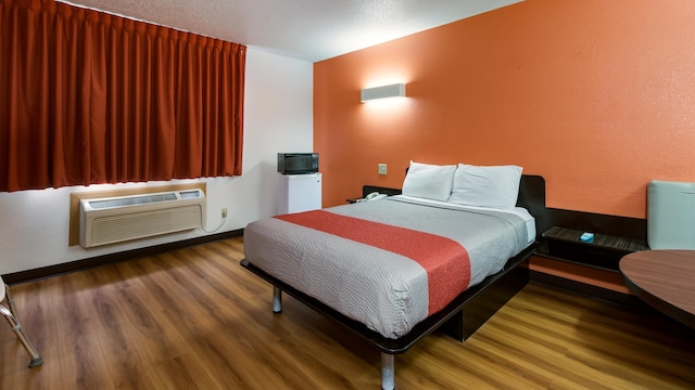 1 FULL BED | NON-SMOKING