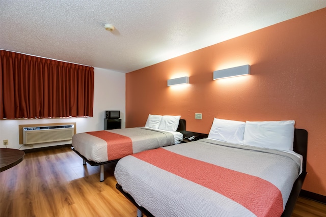 1 KING BED - 1 QUEEN BED | NON-SMOKING