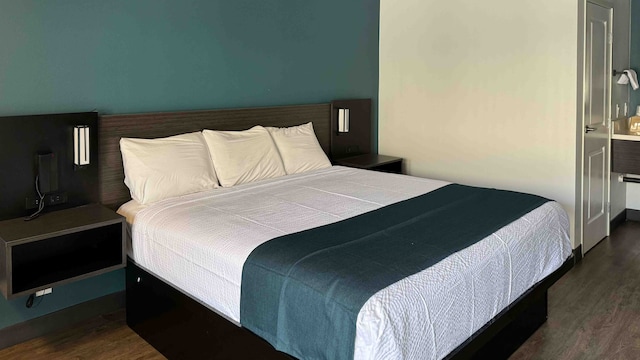 1 King Bed | Non-Smoking, Micfridge