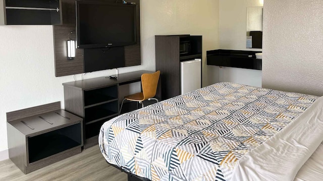 1 King Bed | Non-Smoking, Micfridge