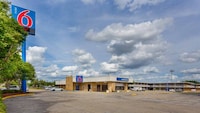 Motel 6 Baton Rouge, LA - Southeast