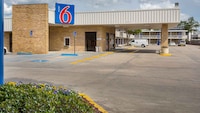 Motel 6 Baton Rouge, LA - Southeast