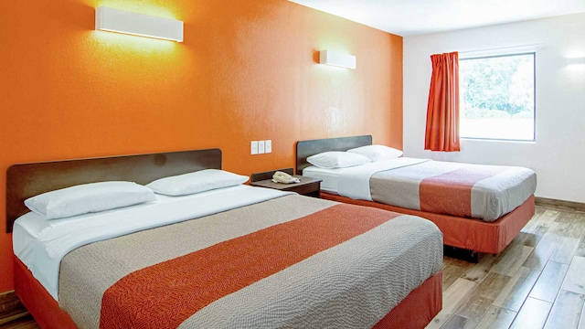 2 Queen Beds | Smoking