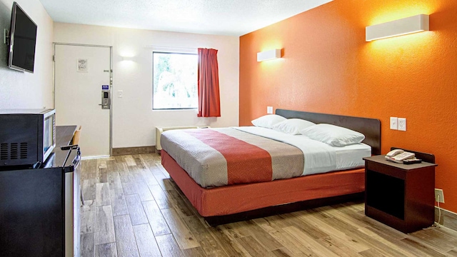 1 King Bed | Non-Smoking