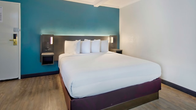 1 Queen Bed | ADA/Tub/Smoking