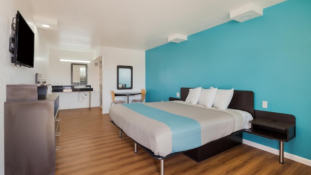 1 King Bed | Mobil Acc RI Shwr Suite Nsmk