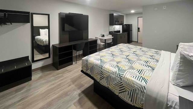 1 King Bed | Non-Smoking, Micfridge