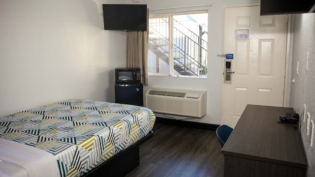 1 Full Bed | Non-Smoking, Micfridge