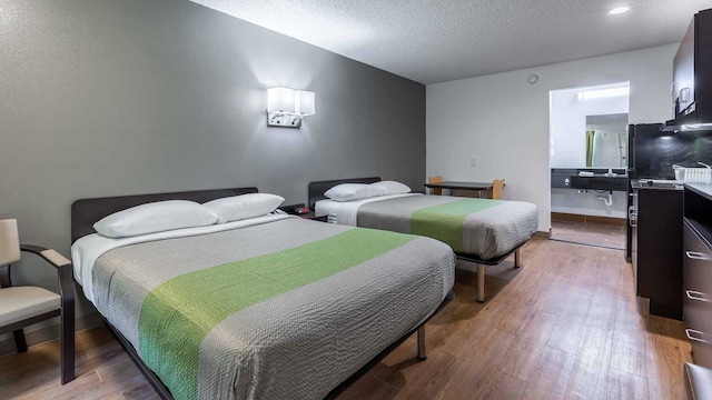 2 Full Beds | Mobil Acc RI Shwr Nsmk Kitchen