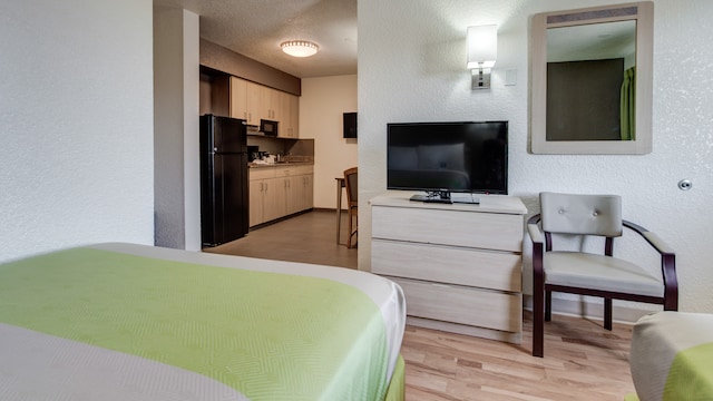 2 Full Beds | Non-Smoking, Kitchen