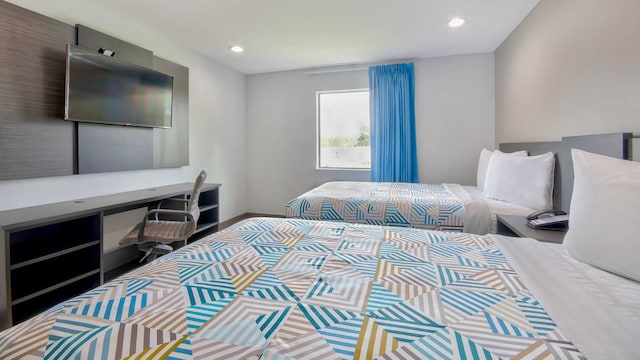 2 Full Beds |Mobility Accessible Tub Smk