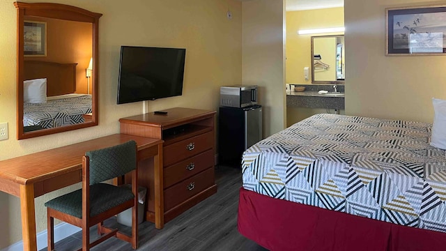 1 King Bed | Mobil Access Tub Nsmk Micfridg