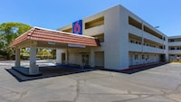 Motel 6 Tempe, AZ – Phoenix Airport – Priest Dr