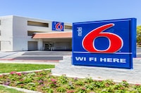 Motel 6 Tempe, AZ – Phoenix Airport – Priest Dr