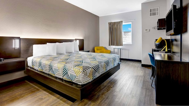 1 King Bed | Non-Smoking