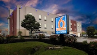 Studio 6 Suites Texas City, TX – I-45 South
