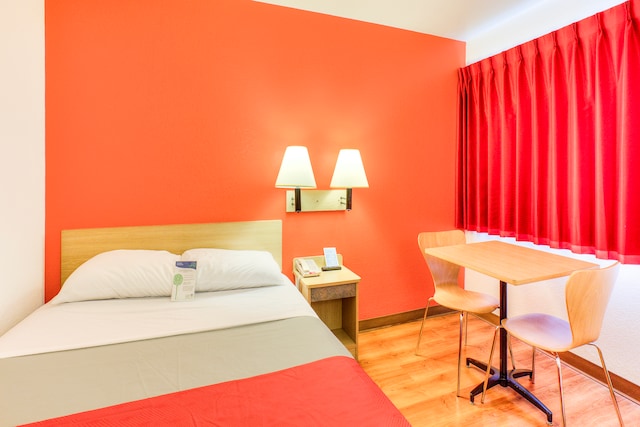 1 Full Bed | ADA/RI Shower/Micfridge