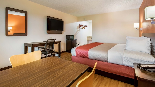 1 King Bed | Smoking, Micfridge