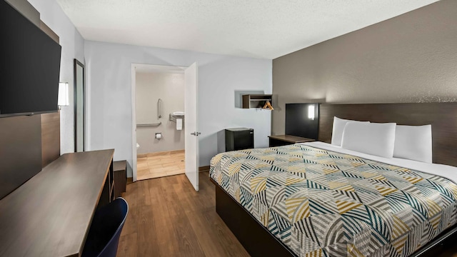 1 King Bed | Mobility Accessible RI Shower Nsmk