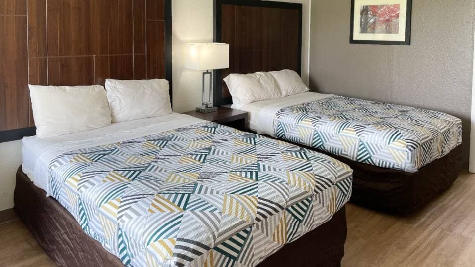 2 Full Beds | Smoking