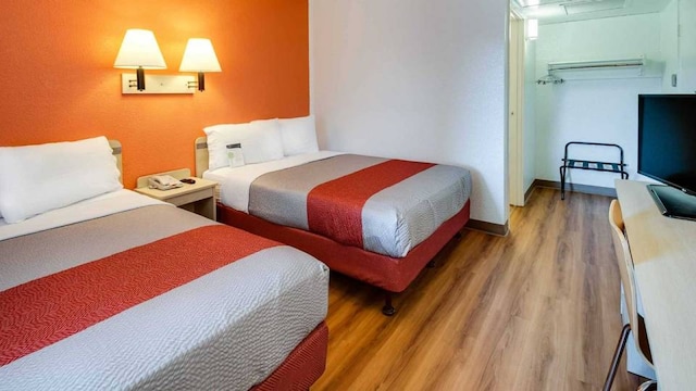 2 Full Beds | Micfridge