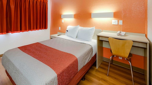 1 Queen Bed | ADA/Tub