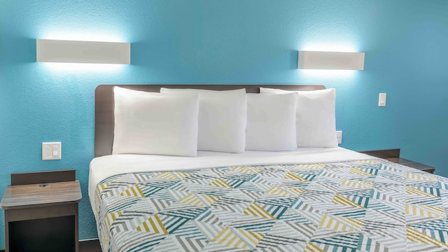 1 King Bed | Non-Smoking