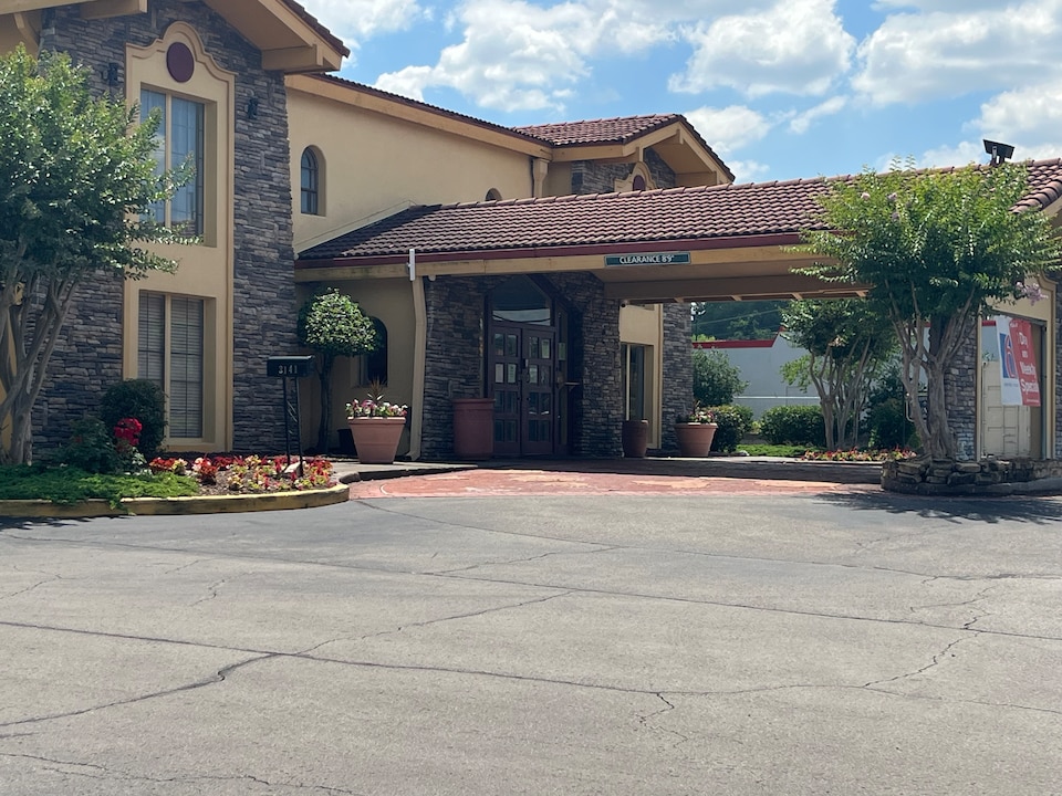 Studio 6 Extended Stay - Huntsville, AL University Drive, C35810, Huntsville AL