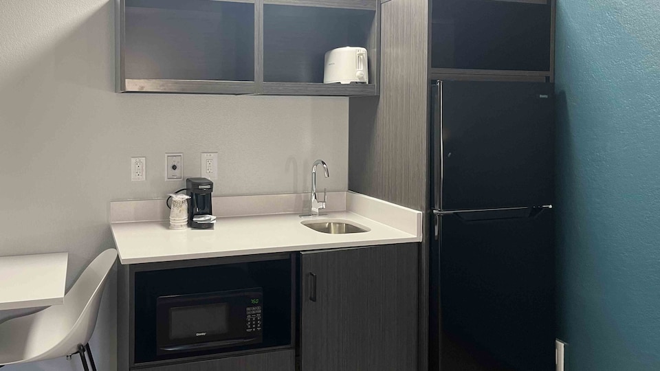 Studio 6 Huntsville, AL University Drive, C35810, Huntsville AL