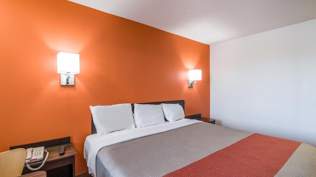 1 KING BED | NON-SMOKING