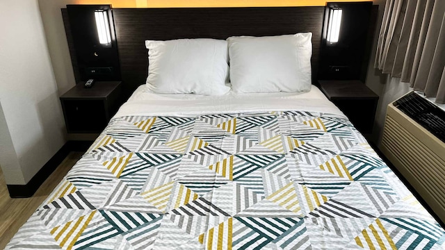 1 Queen Bed | ADA/RI Shower/Smoking/Kitchen