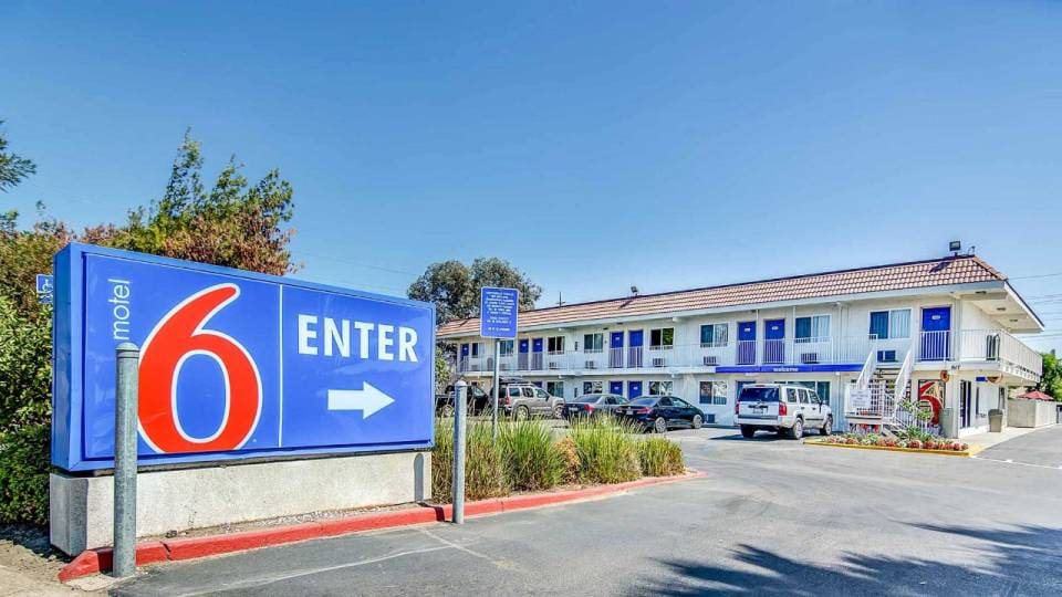 Motel 6 Stockton, CA - Charter Way West, Stockton, Stockton
