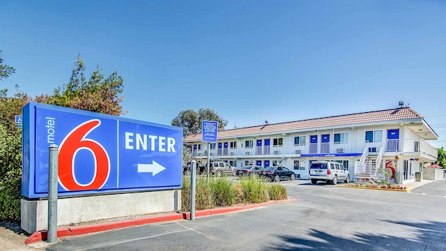 Motel 6 Stockton, CA - Charter Way West