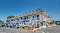Motel 6 Stockton, CA - Charter Way West