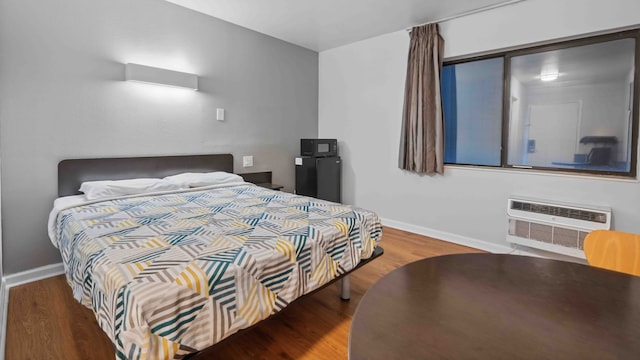 1 Queen Bed | Smoking