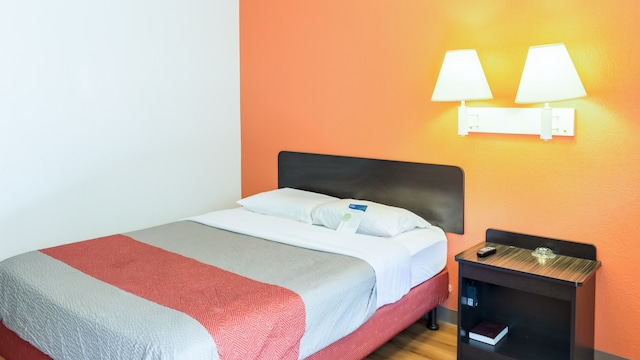 1 Full Bed | ADA/Tub