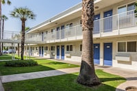 Motel 6 Bakersfield, CA - East