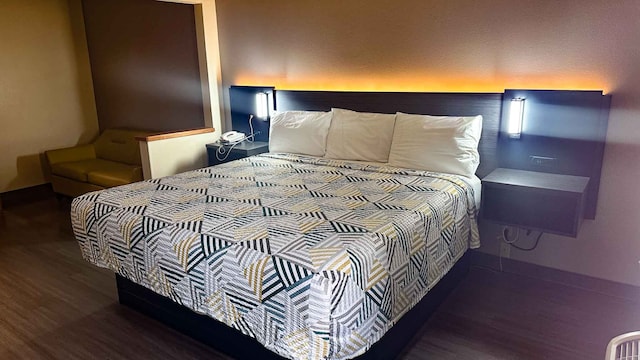 1 King Bed | Non-Smoking