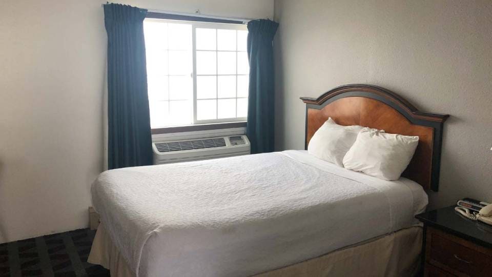 1 King Bed | Non-Smoking, Mini Fridge