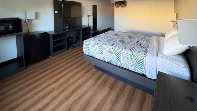 1 Queen Bed | Mobil Access Tub Nsmk Micfridg