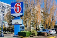 Motel 6 Portland, OR - Downtown