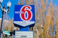 Motel 6 Portland, OR - Downtown