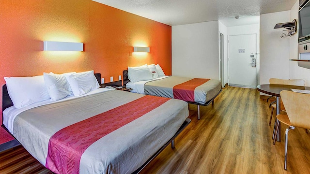 2 Queen Beds | Micfridge