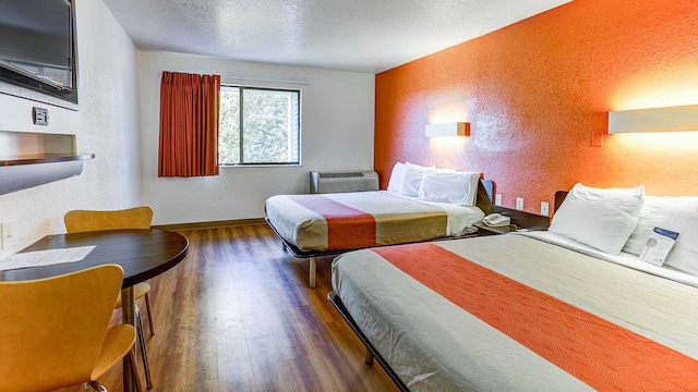 2 Queen Beds | Mini Fridge