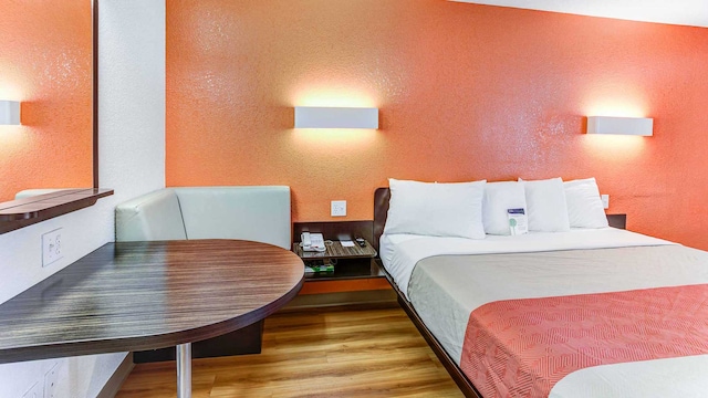 1 CAMA KING | DE LUJO, MINI NEVERA