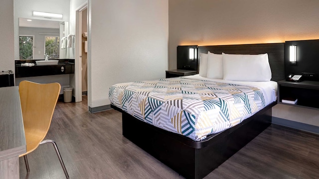 1 Queen Bed | Mini Fridge