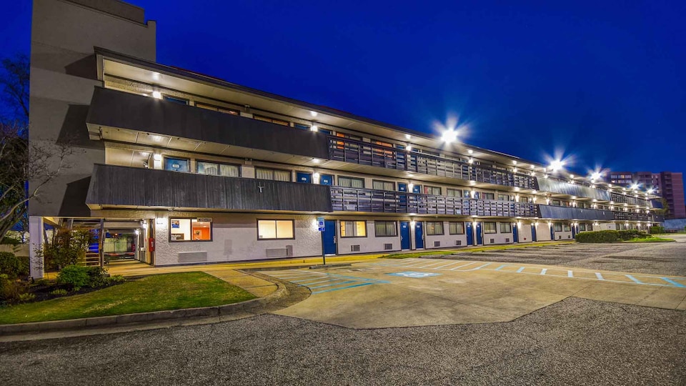 Motel 6 Memphis, TN - Downtown, C38103, Memphis