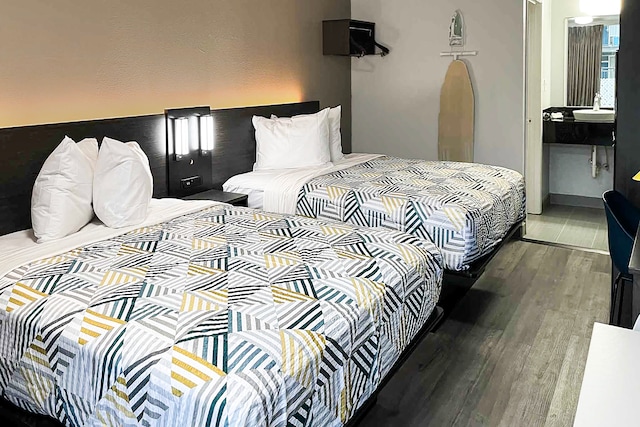 2 Queen Beds | Non-Smoking, Kitchen